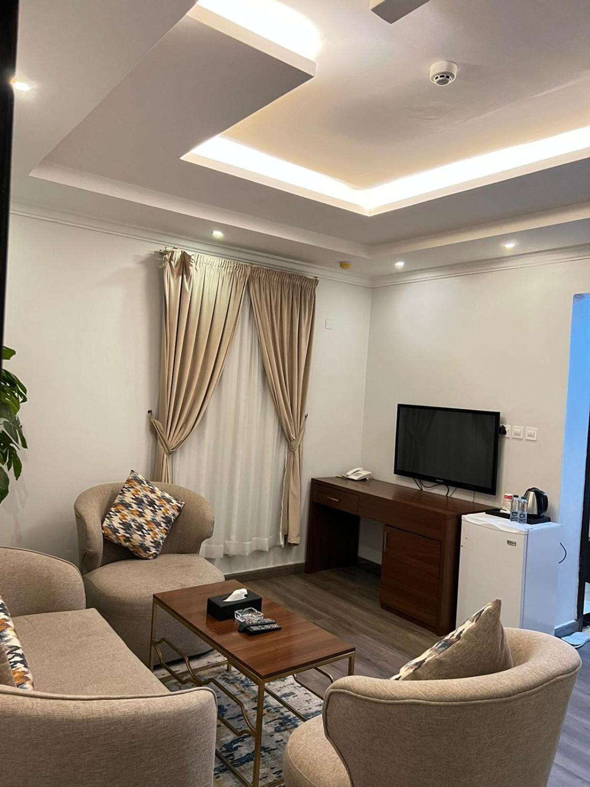 ال متعب سويتس المرسلات Aparthotel Riyadh Bagian luar foto