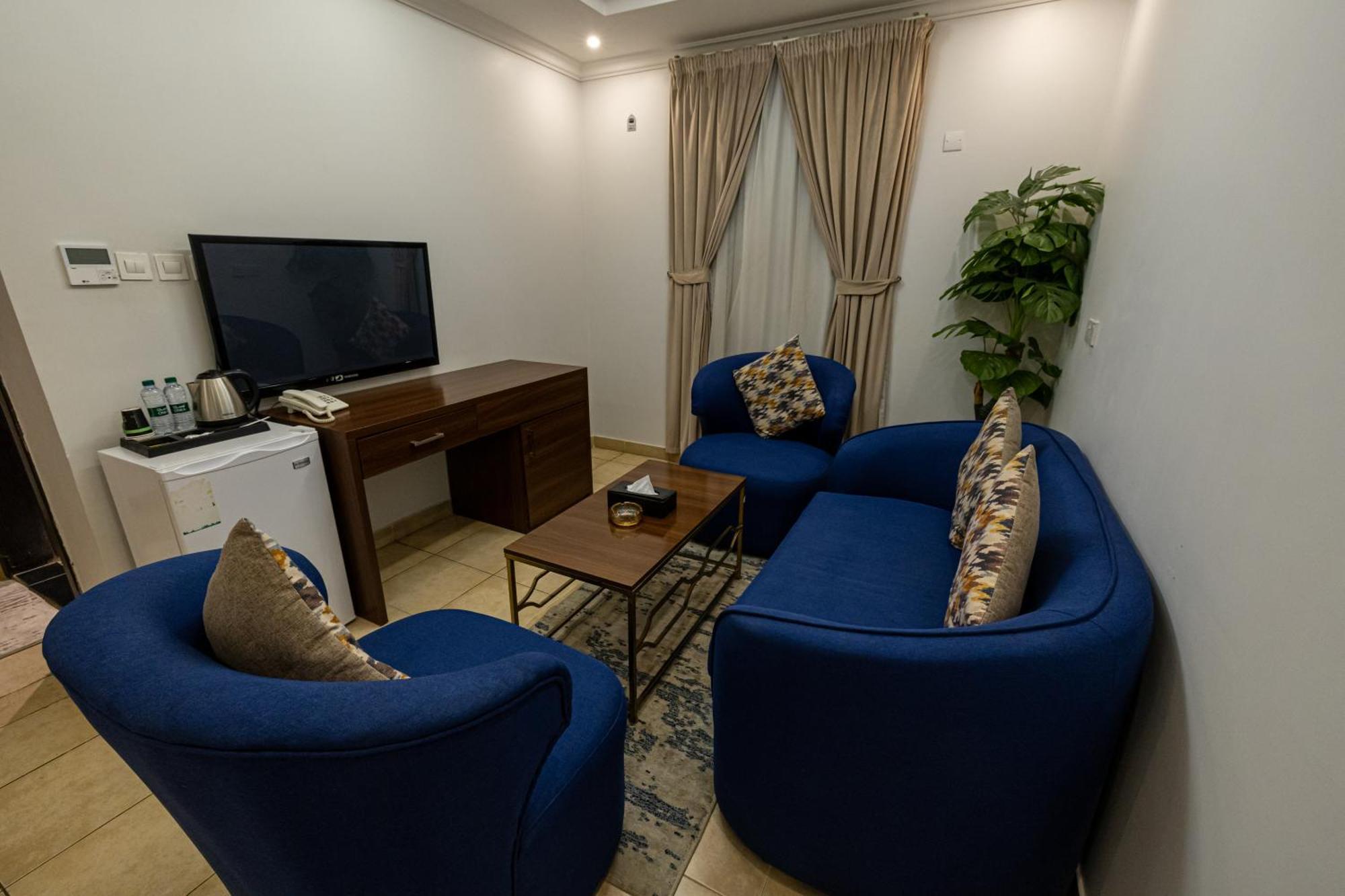 ال متعب سويتس المرسلات Aparthotel Riyadh Bagian luar foto